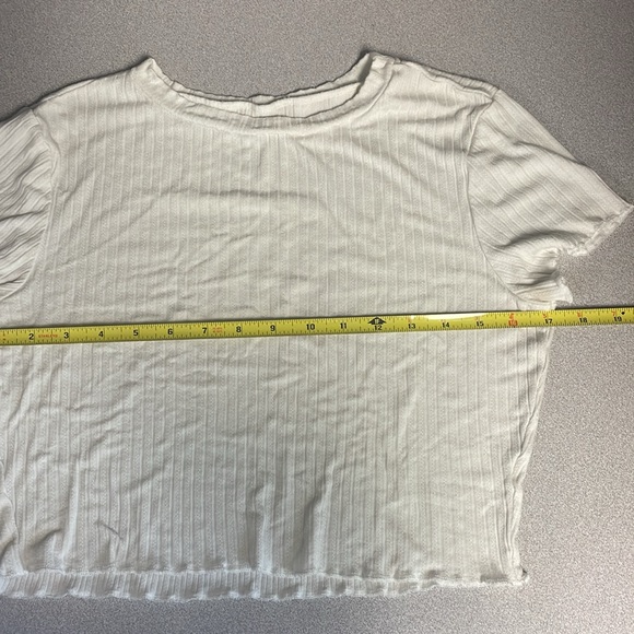 White crop top tshirt - Picture 3 of 5